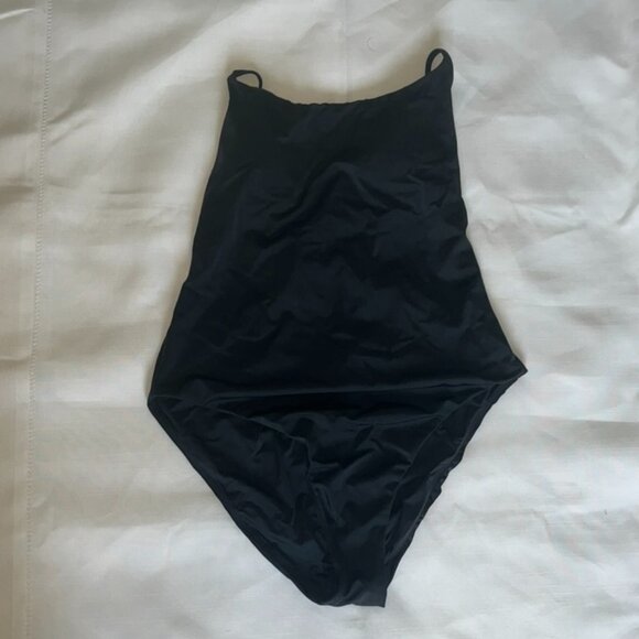 Andie The Fiji One Piece in Black - Picture 4 of 11